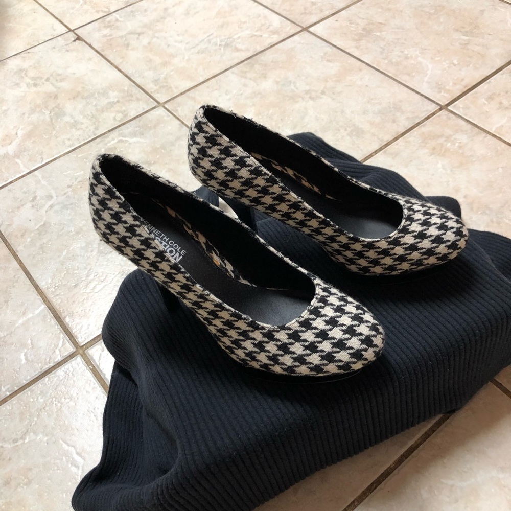 Shoes - Picture 3 of 6